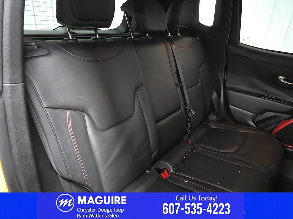 Used 2015 Jeep Renegade Trailhawk w/ Premium Leather Group AWD/4WD image 19
