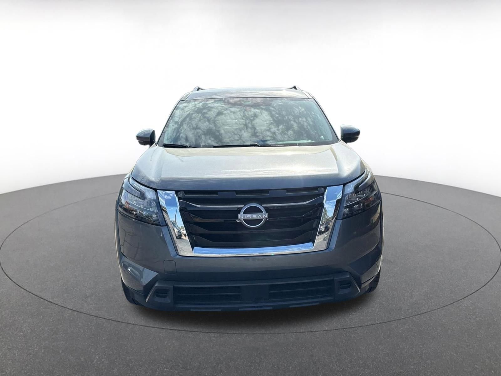 Used 2025 Nissan Pathfinder SV image 6