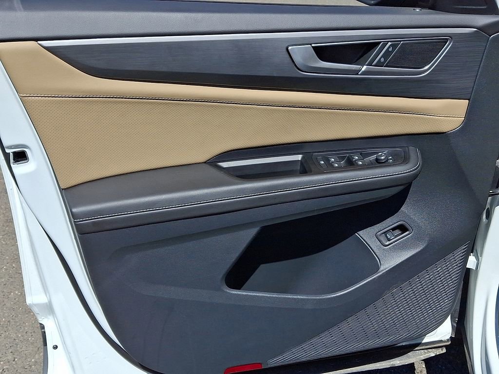 Certified 2025 Volkswagen Atlas Cross Sport SE w/ Panoramic Sunroof Package AWD/4WD image 12