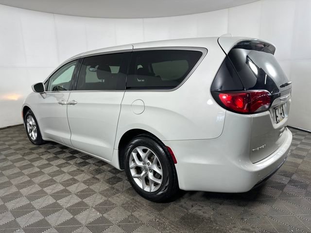 Used 2019 Chrysler Pacifica Touring Plus w/ Tire & Wheel Group image 5