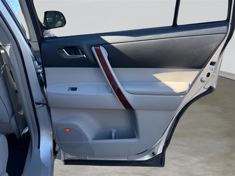 Used 2013 Toyota Highlander Limited image 28