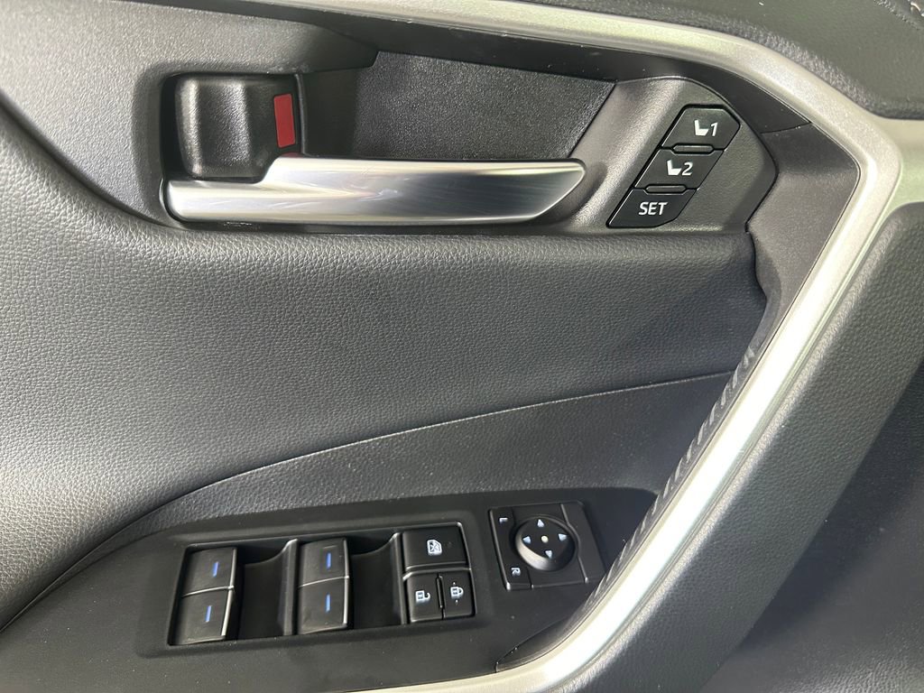 Used 2022 Toyota RAV4 Limited AWD/4WD image 24