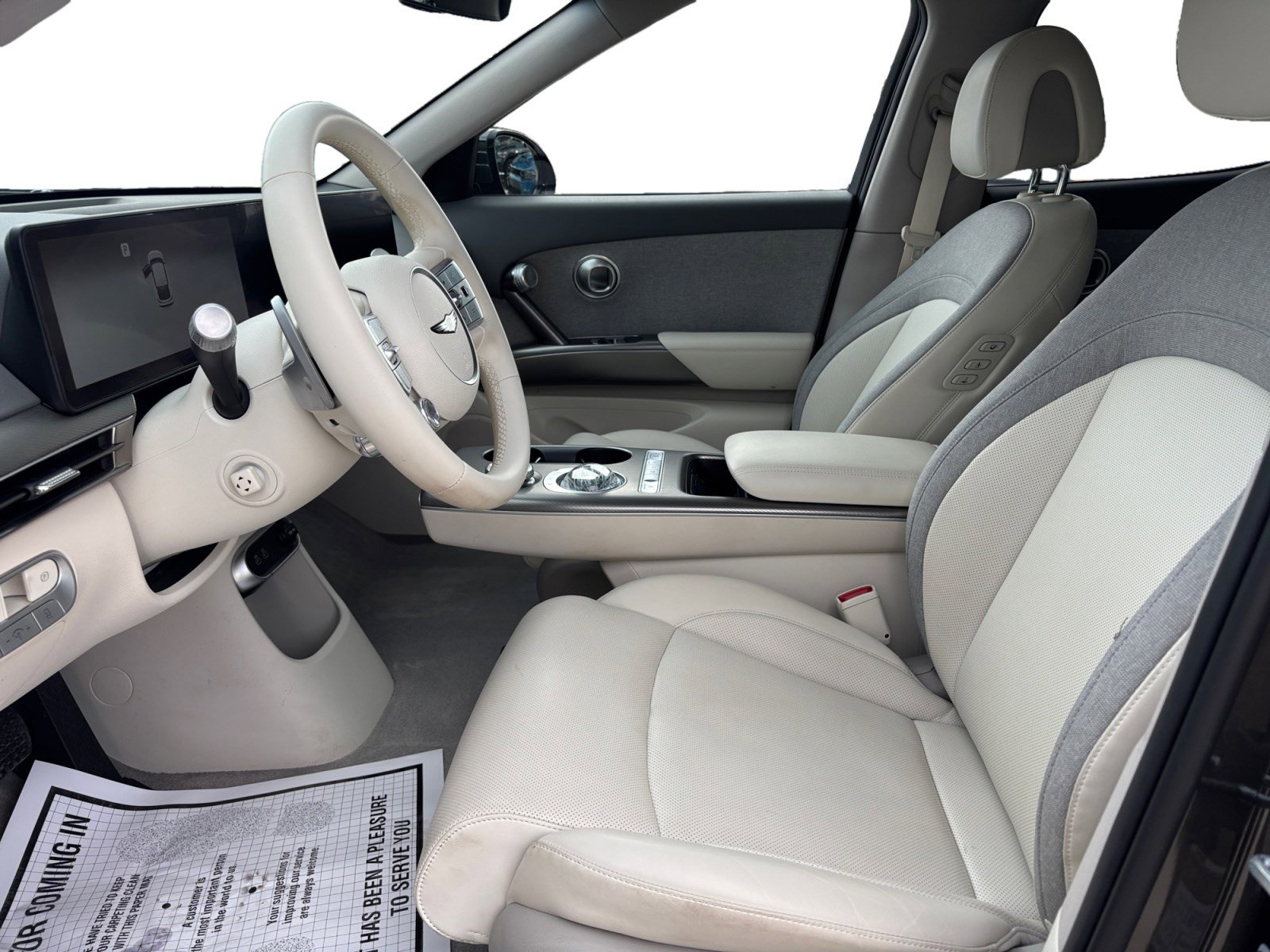 Used 2024 Genesis GV60 RWD image 9