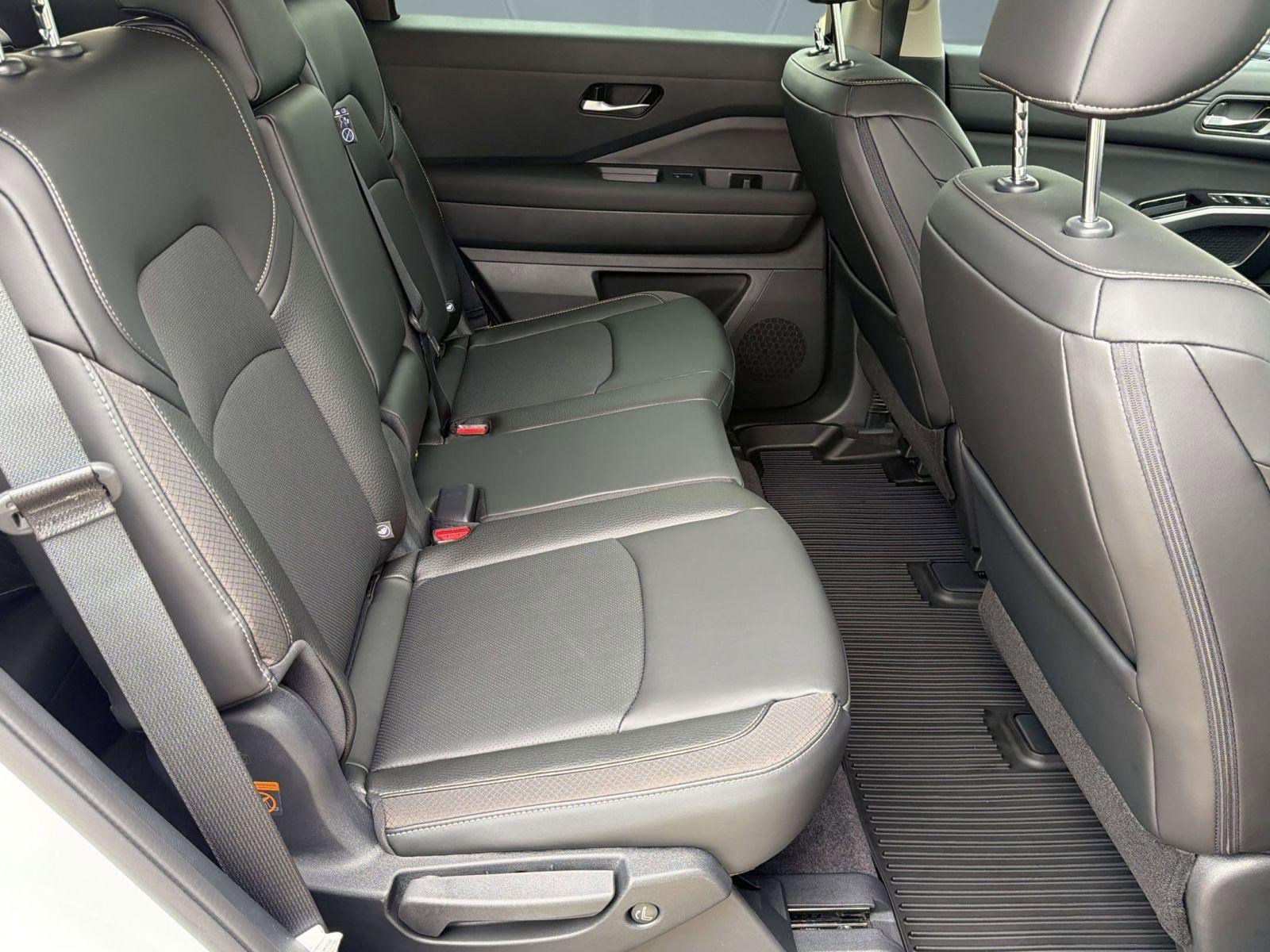 New 2026 Nissan Pathfinder SL image 28