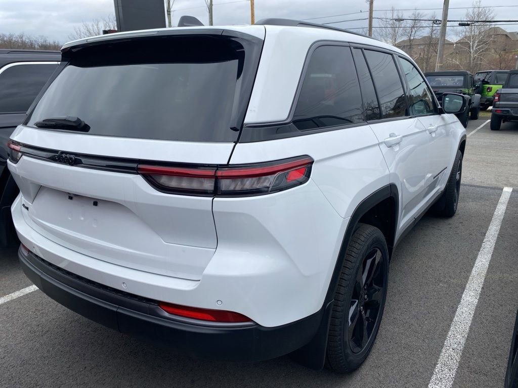 New 2026 Jeep Grand Cherokee Limited w/ Limited Altitude Package AWD/4WD image 2