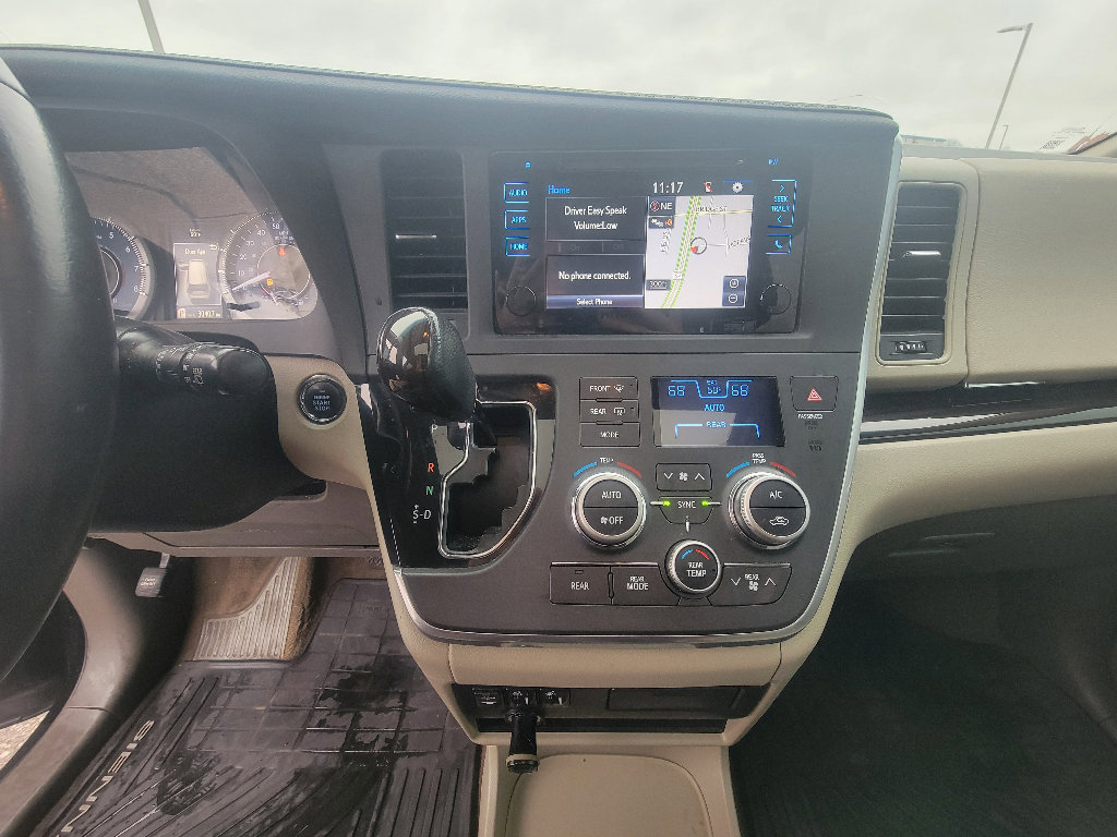 Used 2015 Toyota Sienna XLE w/ XLE Navigation Package image 21