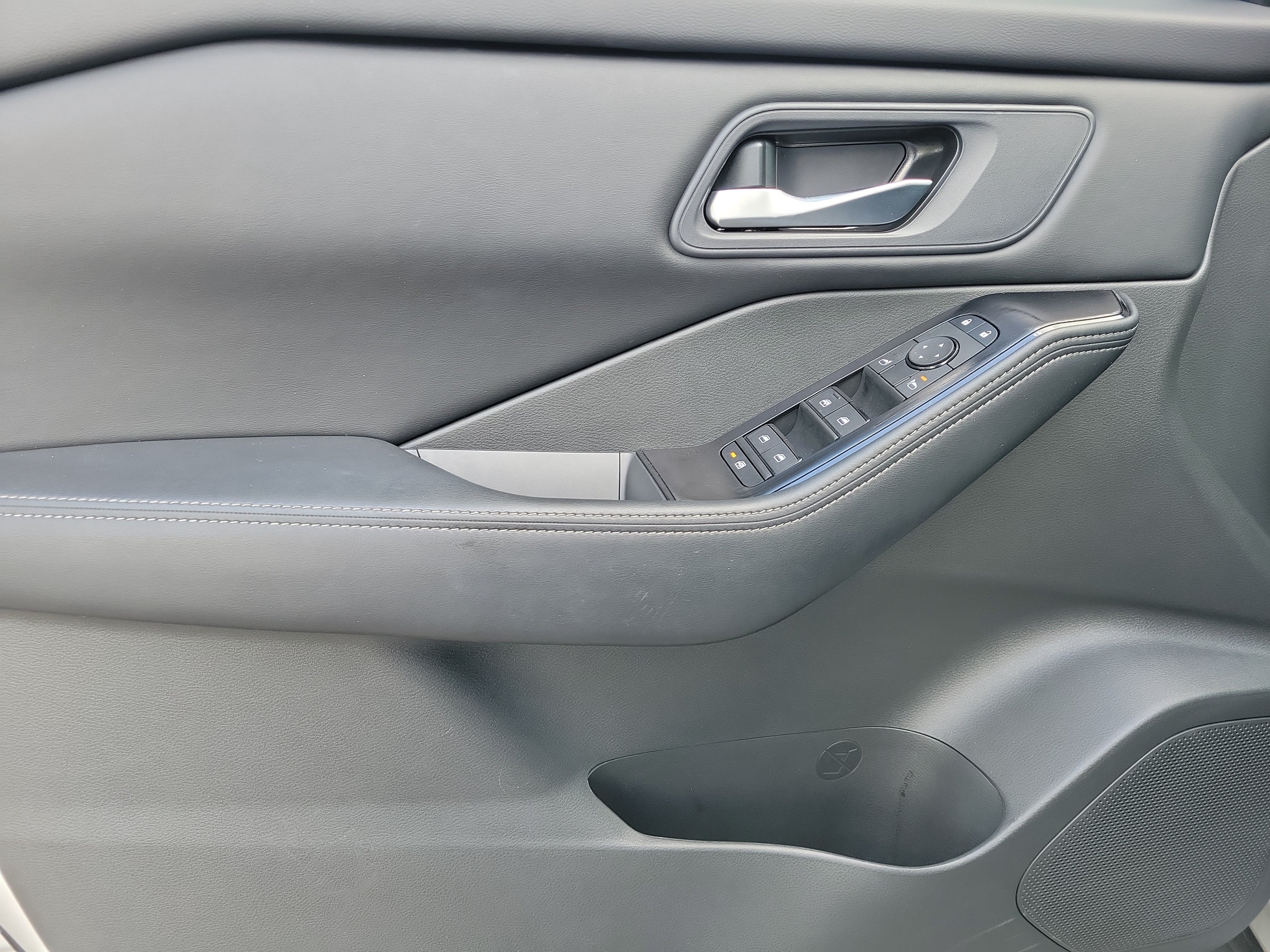 Certified 2024 Nissan Rogue SV FWD image 16