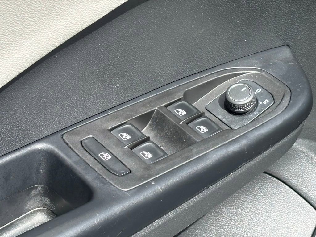 Used 2025 Volkswagen Taos S FWD image 25
