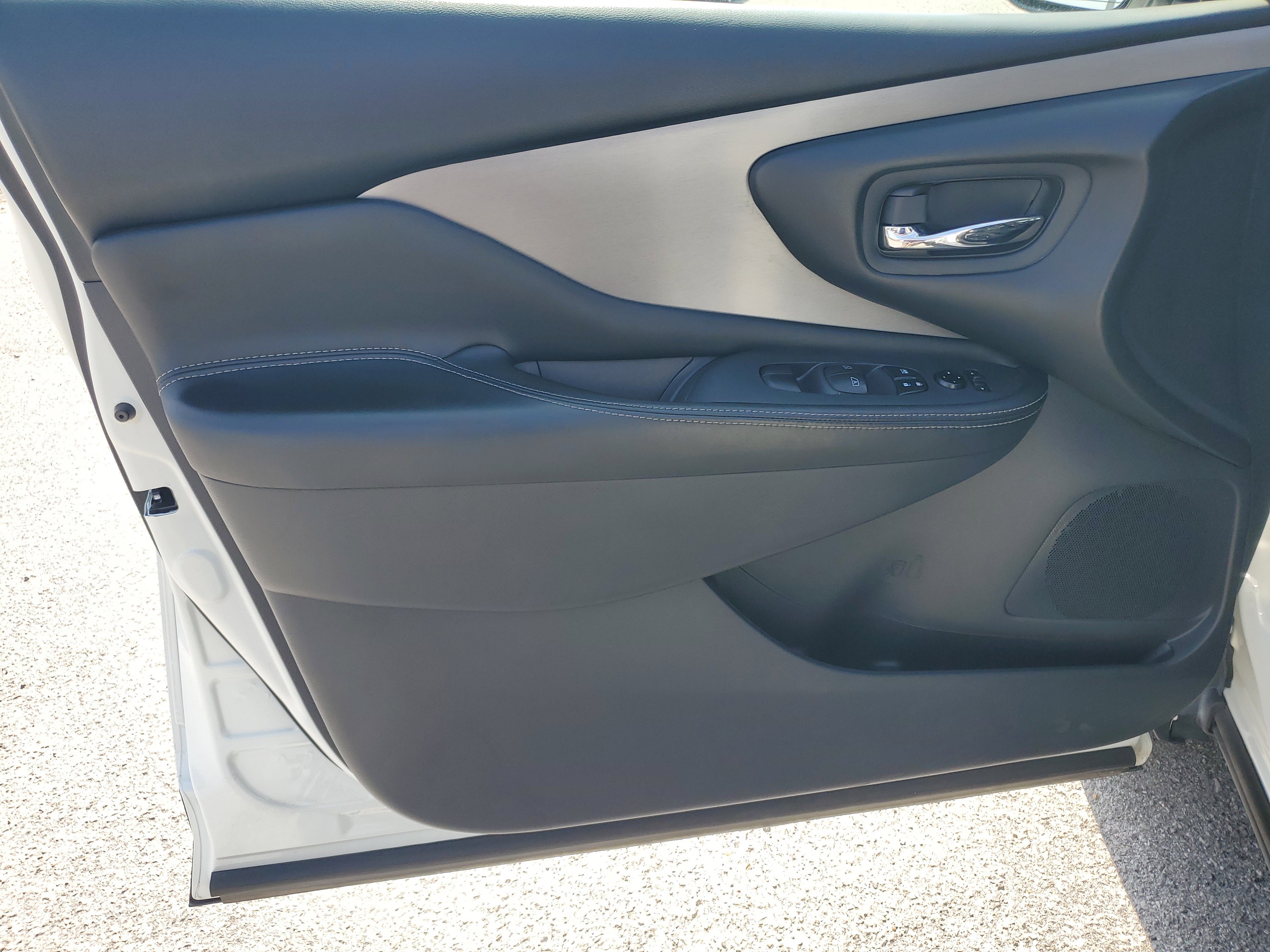 Used 2022 Nissan Murano SV w/ SV Midnight Edition Package image 15