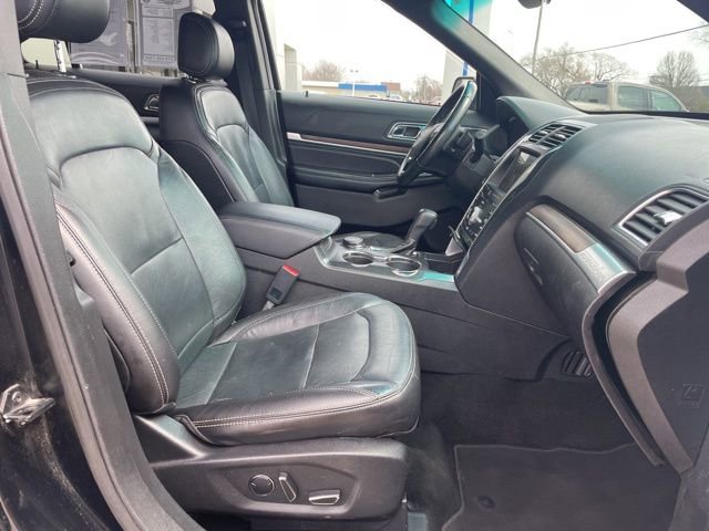 Used 2017 Ford Explorer Limited image 16