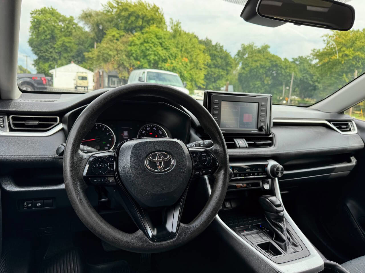 Used 2020 Toyota RAV4 XLE image 23