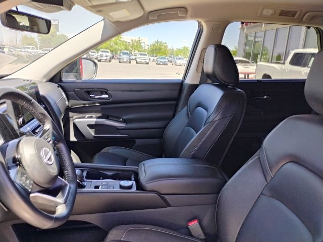 Used 2023 Nissan Pathfinder SL w/ Lighting Package (N92) AWD/4WD image 16