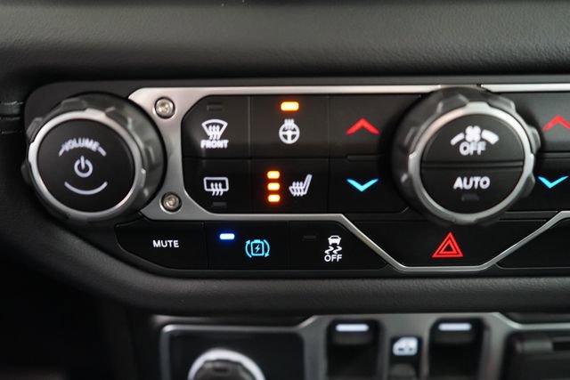 Used 2025 Jeep Wrangler Unlimited Sahara image 43