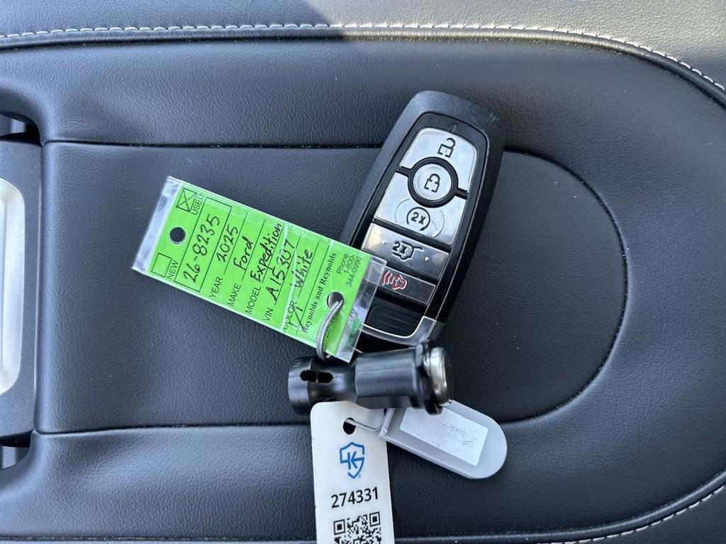 Used 2025 Ford Expedition Platinum image 30