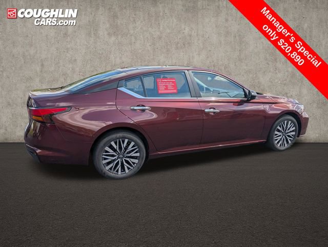 Certified 2025 Nissan Altima 2.5 SV FWD image 9