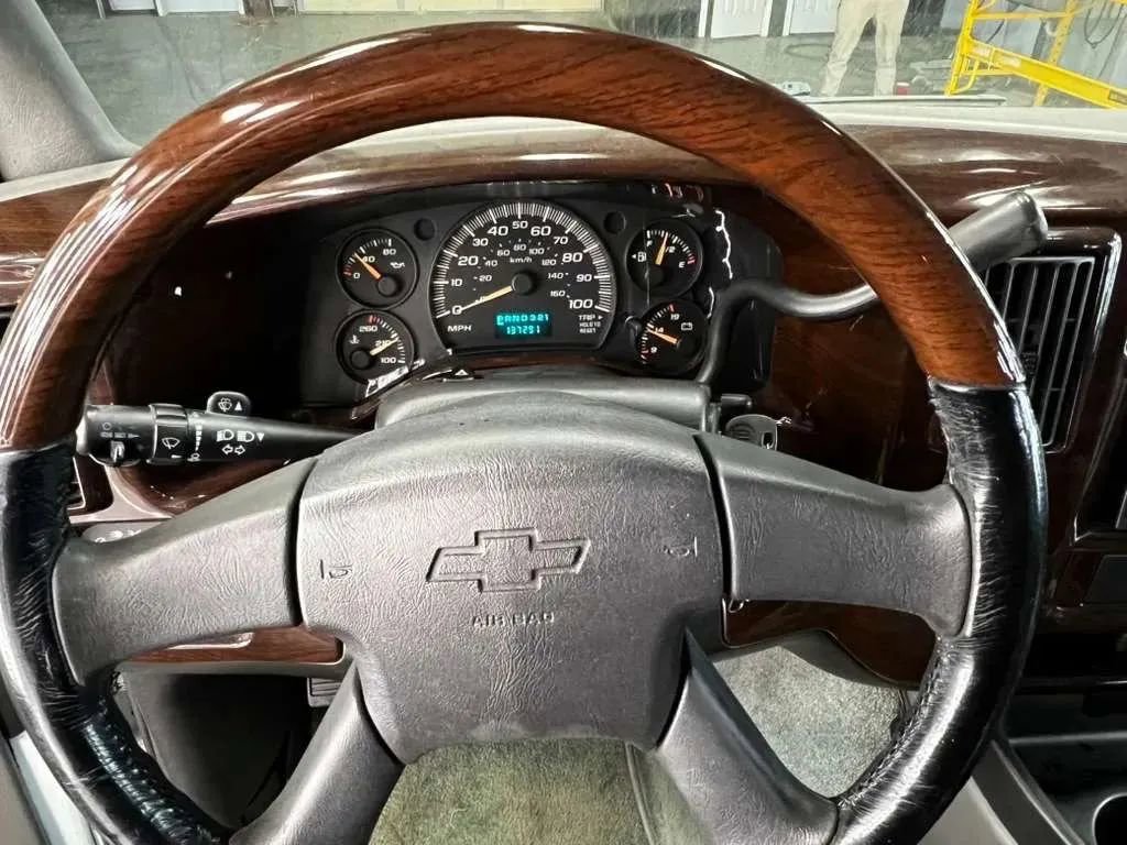 Used 2006 Chevrolet Express 1500 w/ Preferred Equipment Group image 6