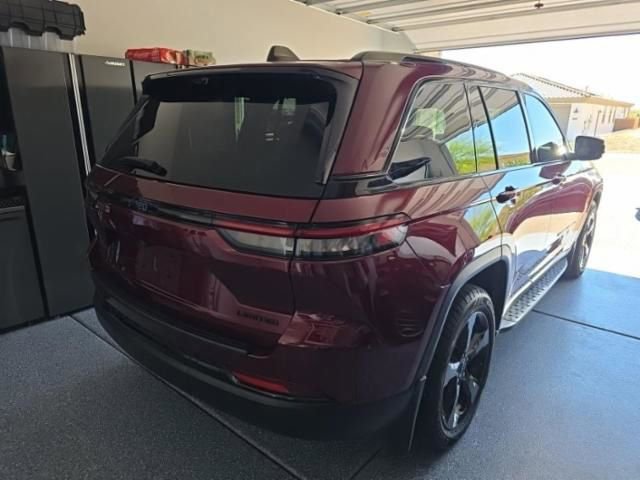 Used 2023 Jeep Grand Cherokee Limited w/ Luxury Tech Group II AWD/4WD image 6