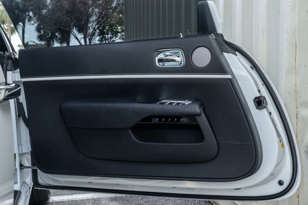 Used 2019 Rolls-Royce Wraith image 25