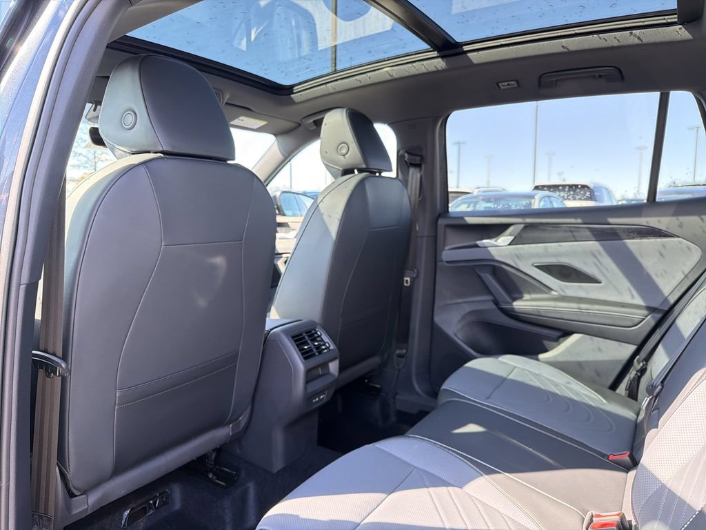 New 2026 Volkswagen Tiguan SE R-Line FWD image 13