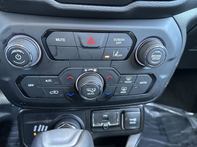 Used 2022 Jeep Renegade Limited image 19