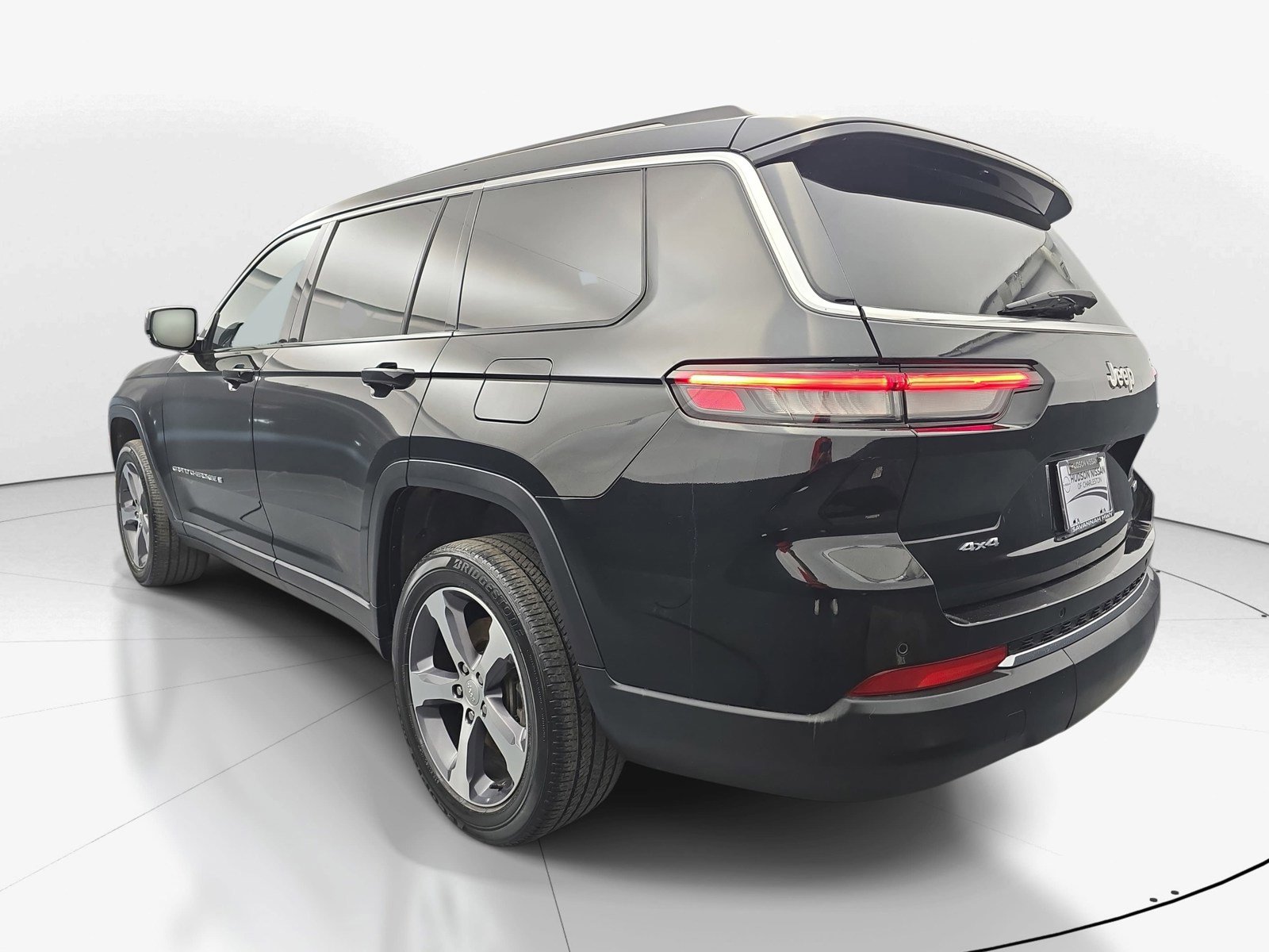 Used 2023 Jeep Grand Cherokee L Limited AWD/4WD image 6