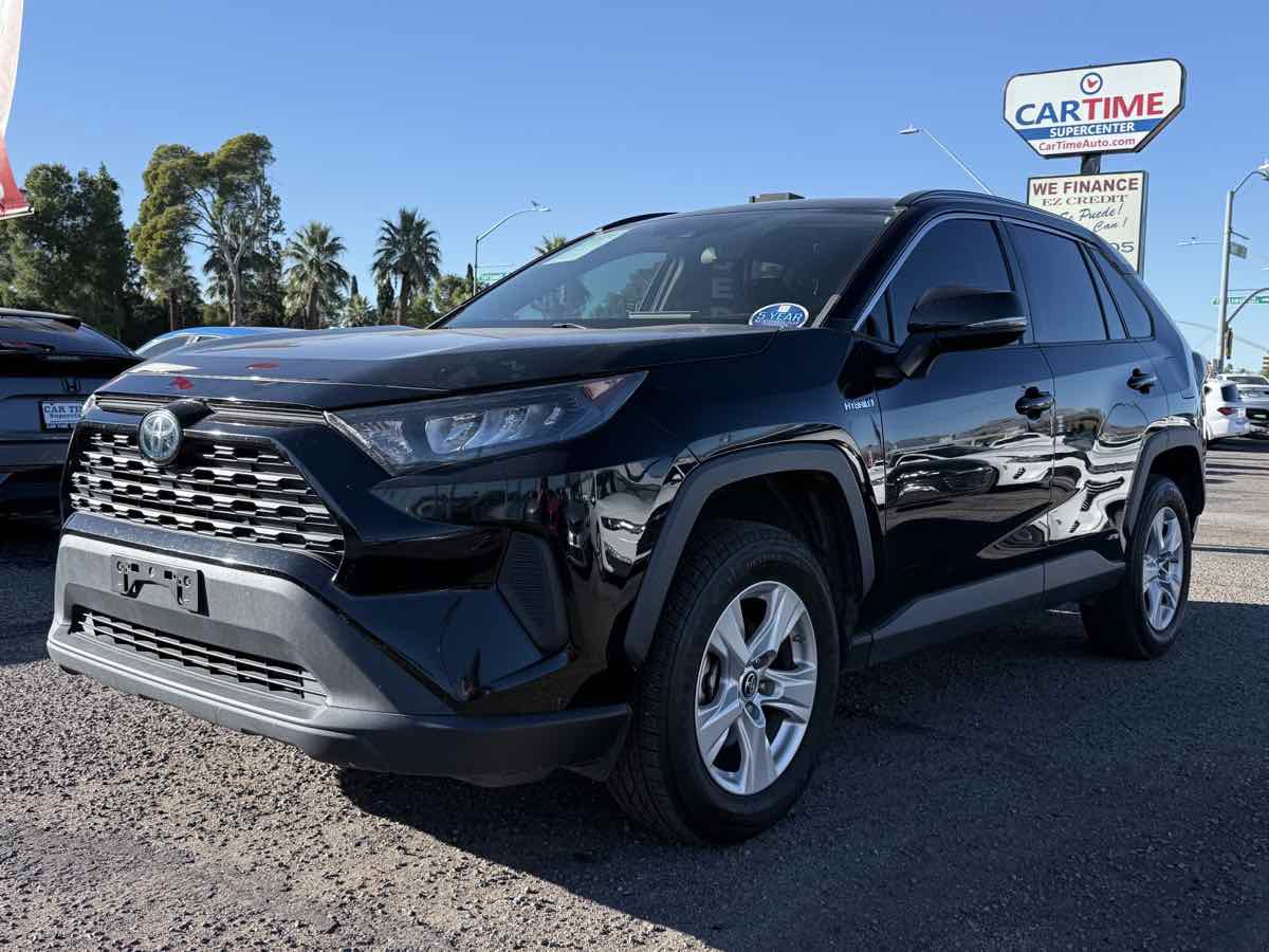 Used 2019 Toyota RAV4 LE image 4