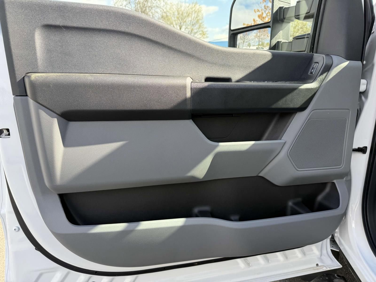 New 2025 Ford F550 4x4 Crew Cab Super Duty image 8