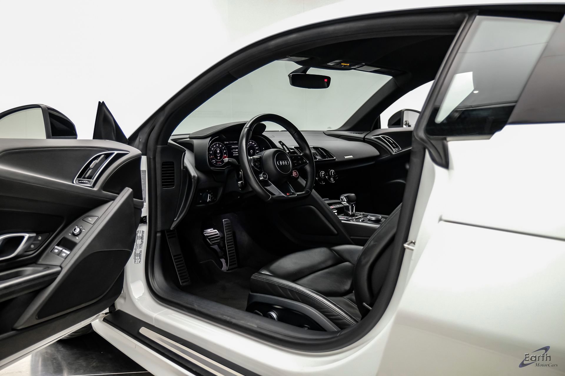 Used 2018 Audi R8 V10 RWD image 43