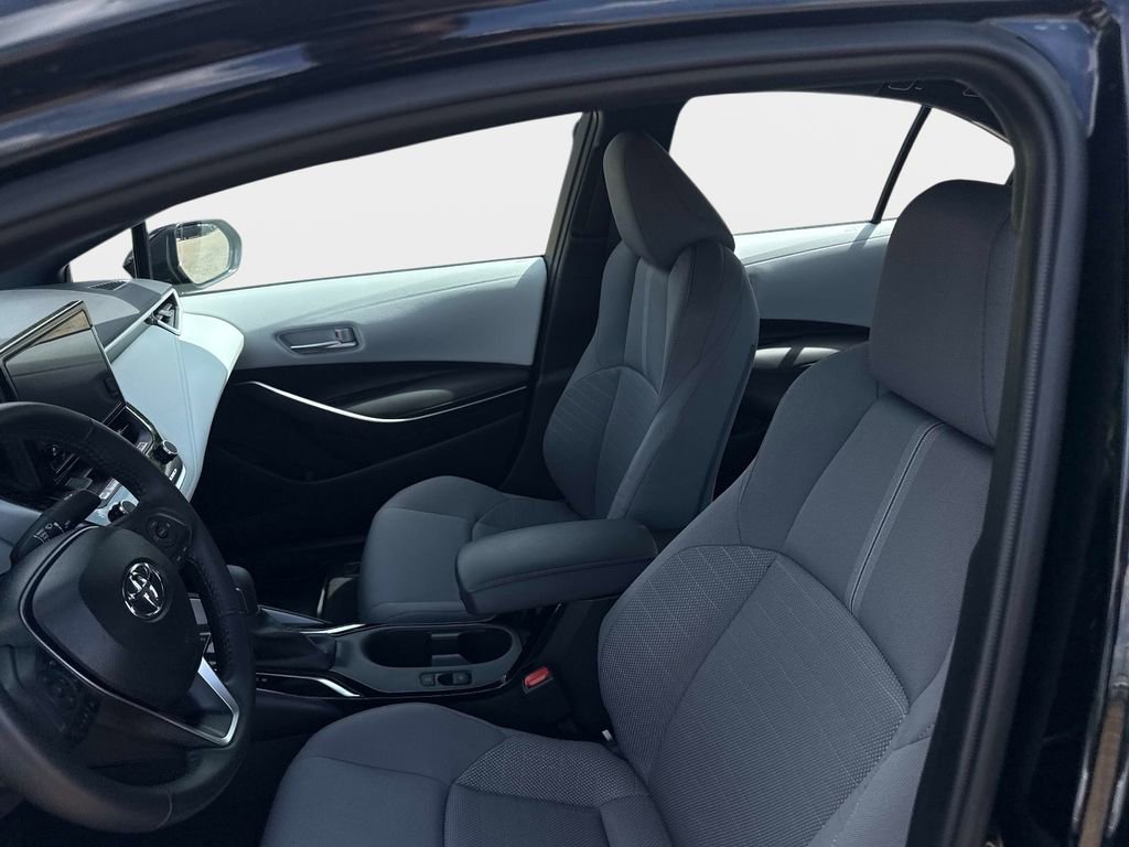 Used 2025 Toyota Corolla SE image 18