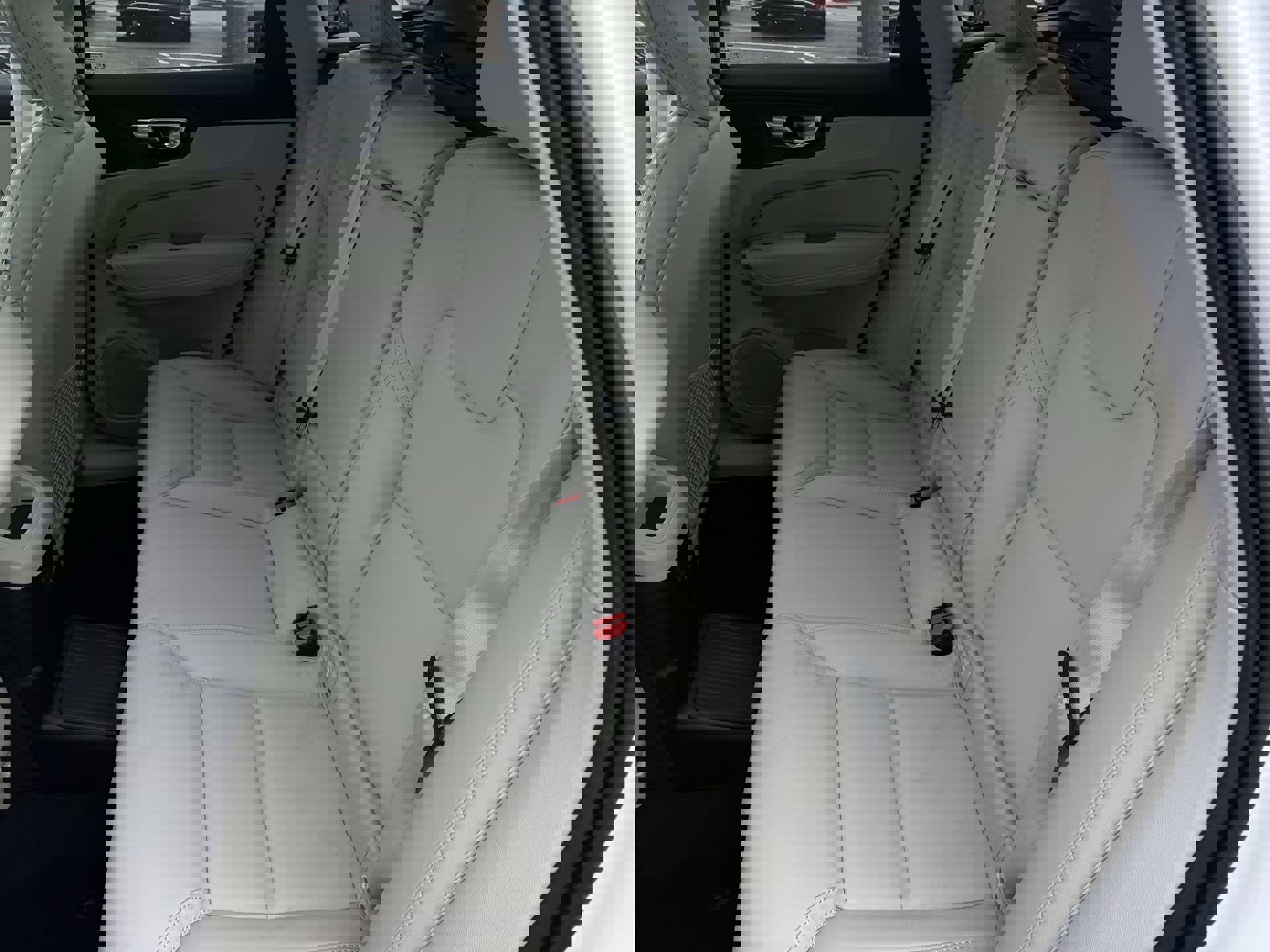 New 2026 Volvo XC60 T8 Ultra w/ Protection Package Premier image 26