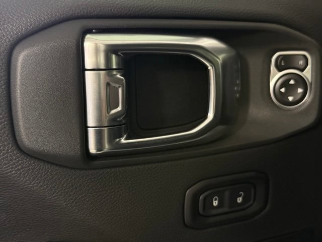 Used 2025 Jeep Gladiator Rubicon AWD/4WD image 15