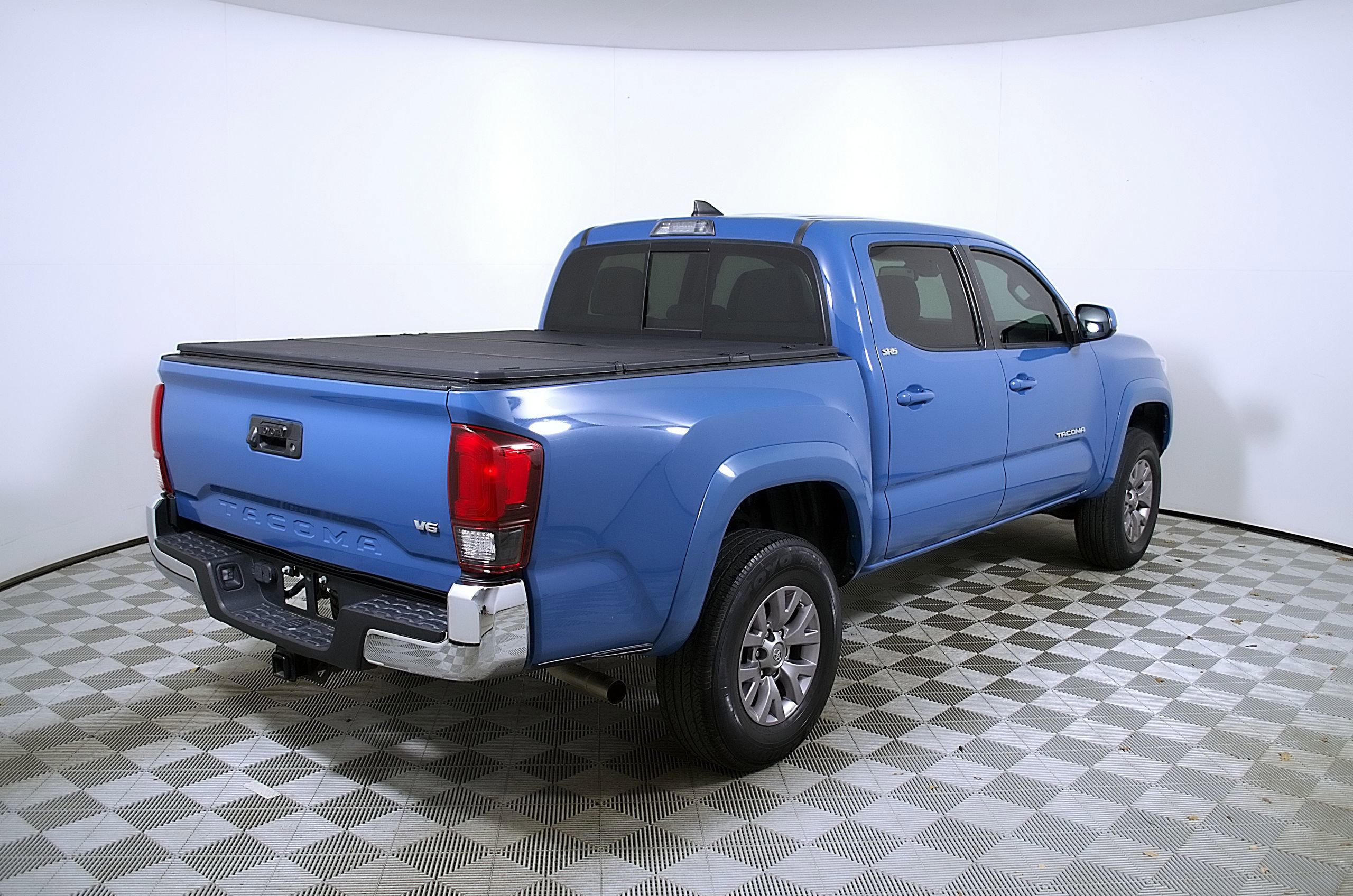 Used 2019 Toyota Tacoma SR5 RWD image 8