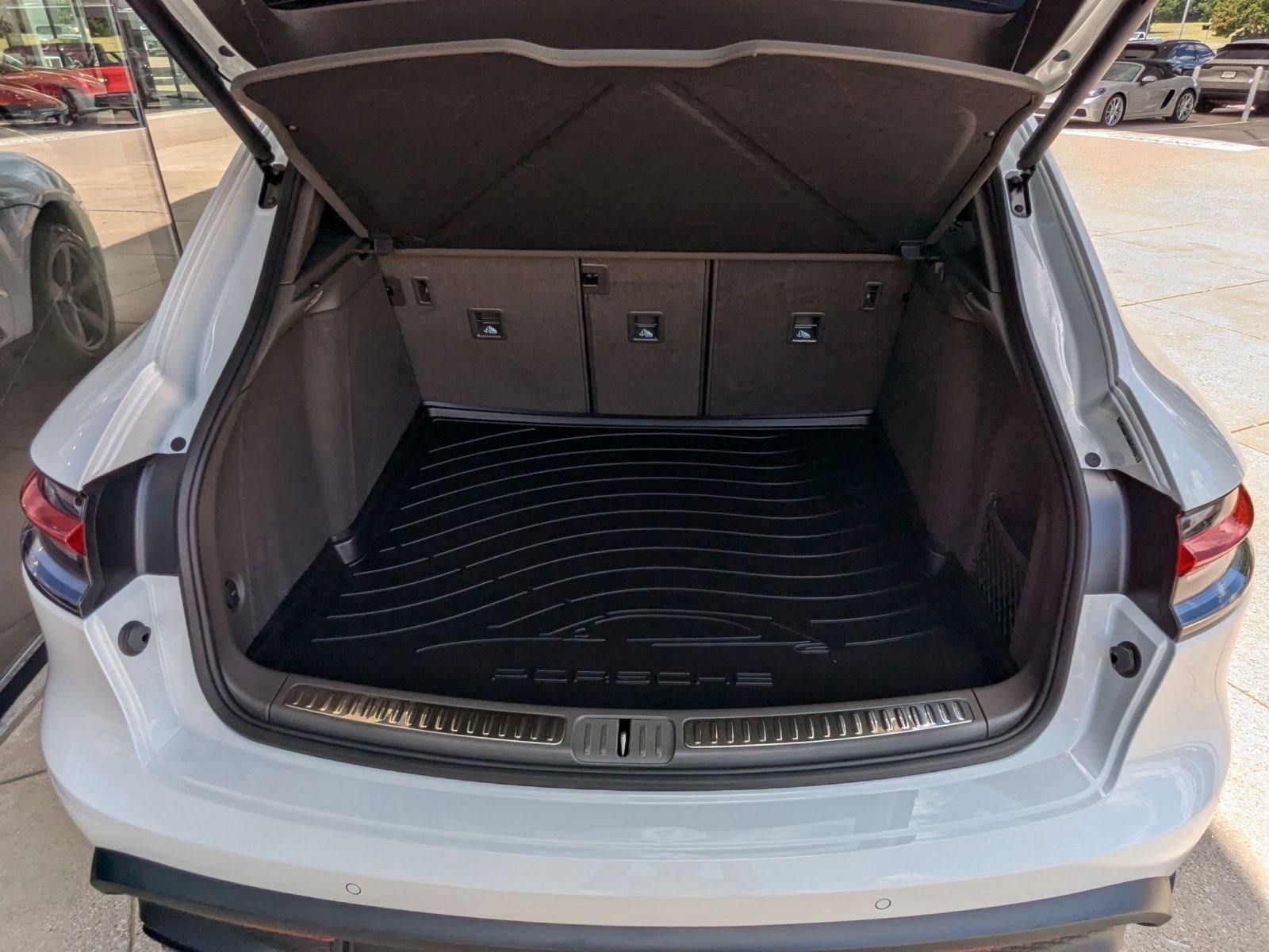 Certified 2025 Porsche Macan image 23