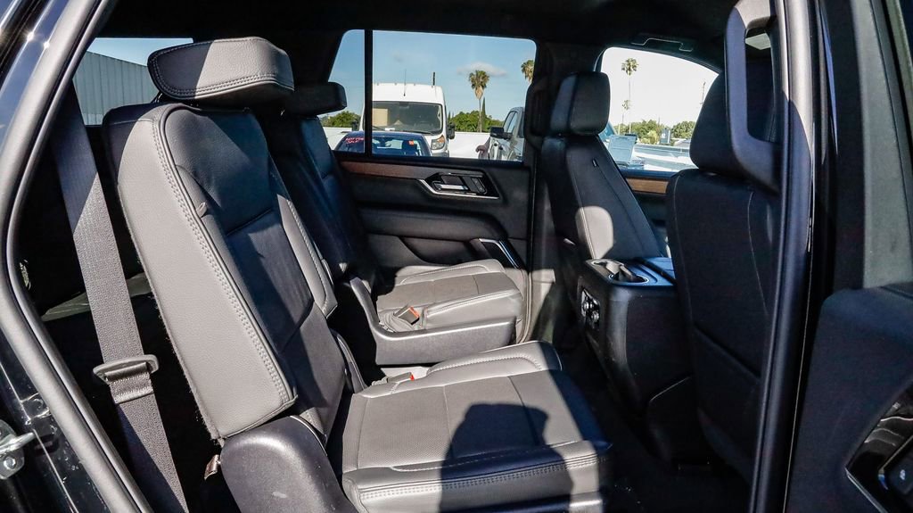 Used 2025 GMC Yukon Denali AWD/4WD image 18