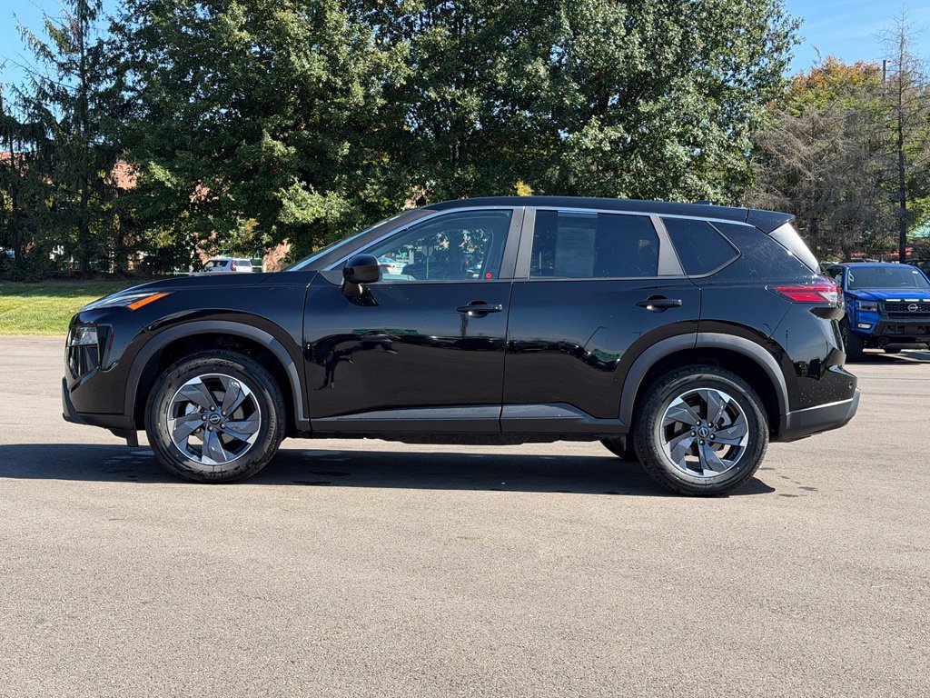Used 2025 Nissan Rogue SV FWD image 3