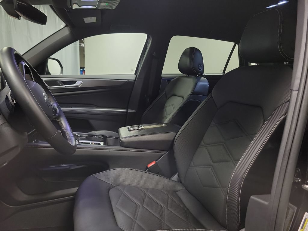 Used 2024 Volkswagen Atlas Cross Sport SE FWD image 14