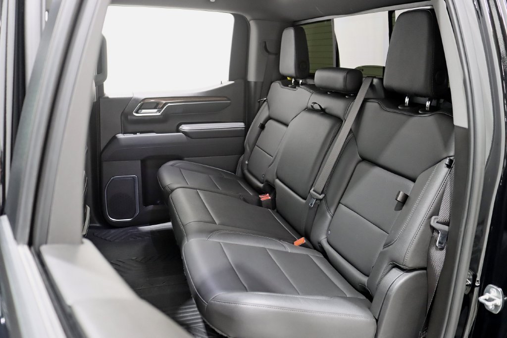Used 2024 Chevrolet Silverado 1500 LT Trail Boss w/ LT Trail Boss Premium Package AWD/4WD image 30