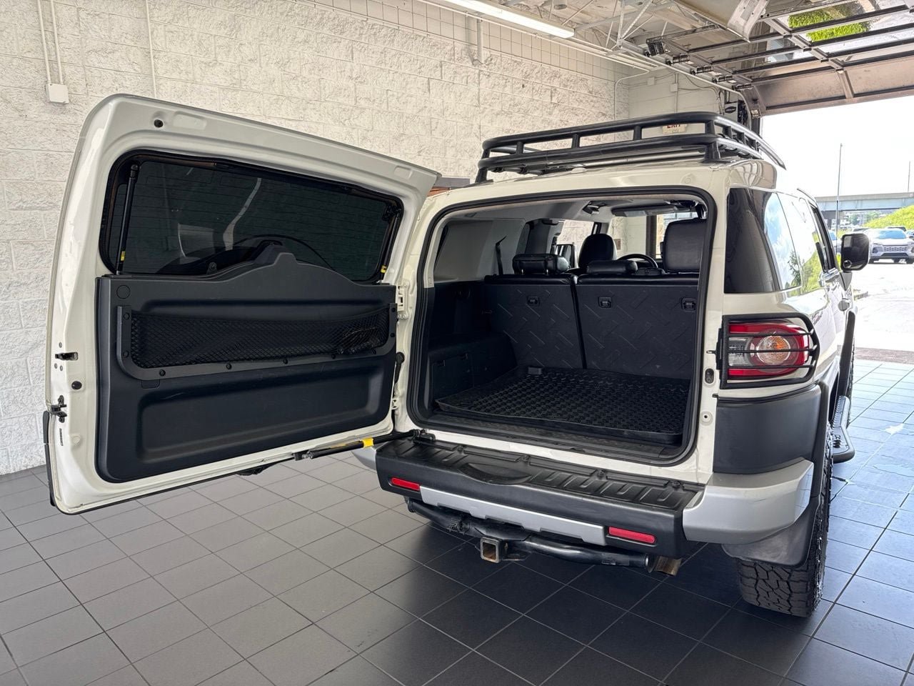 Used 2014 Toyota FJ Cruiser 4WD w/ Convenience Package image 9