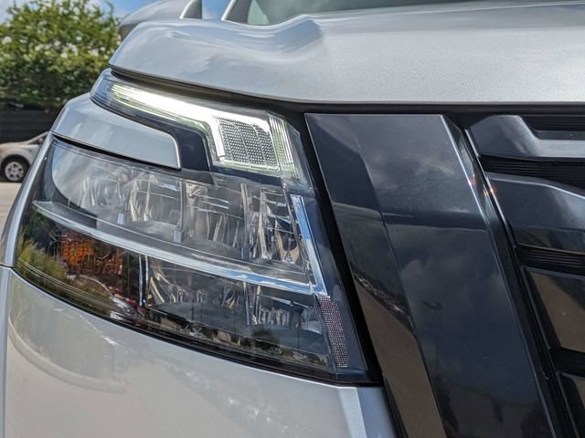 Used 2023 Nissan Pathfinder Platinum w/ Black Appearance Package AWD/4WD image 11