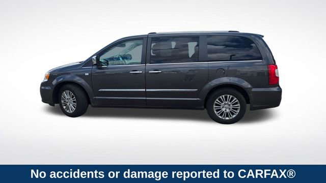 Used 2014 Chrysler Town & Country Touring-L FWD image 2