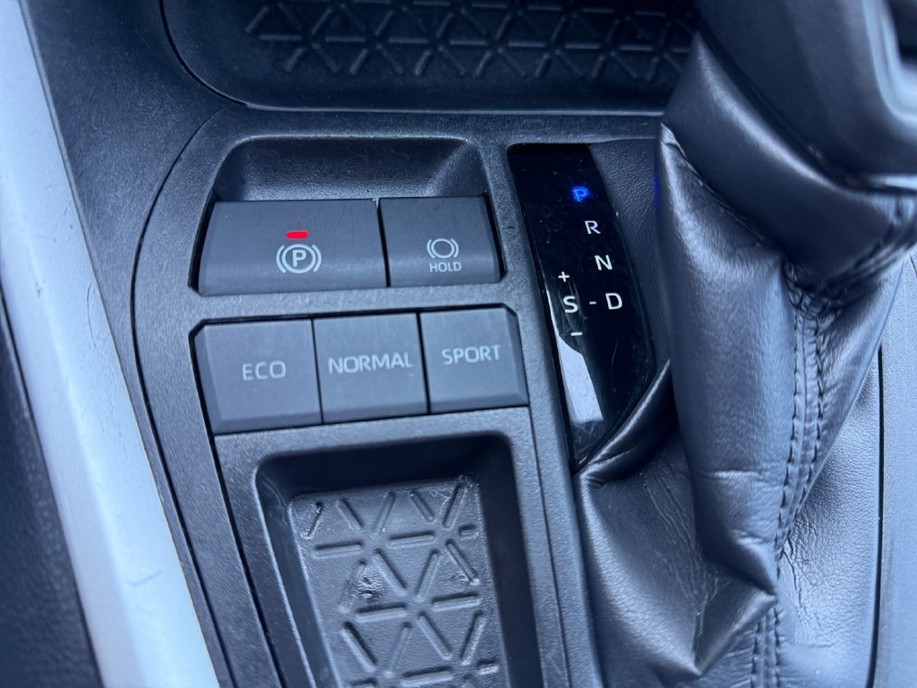 Used 2024 Toyota RAV4 LE FWD image 19