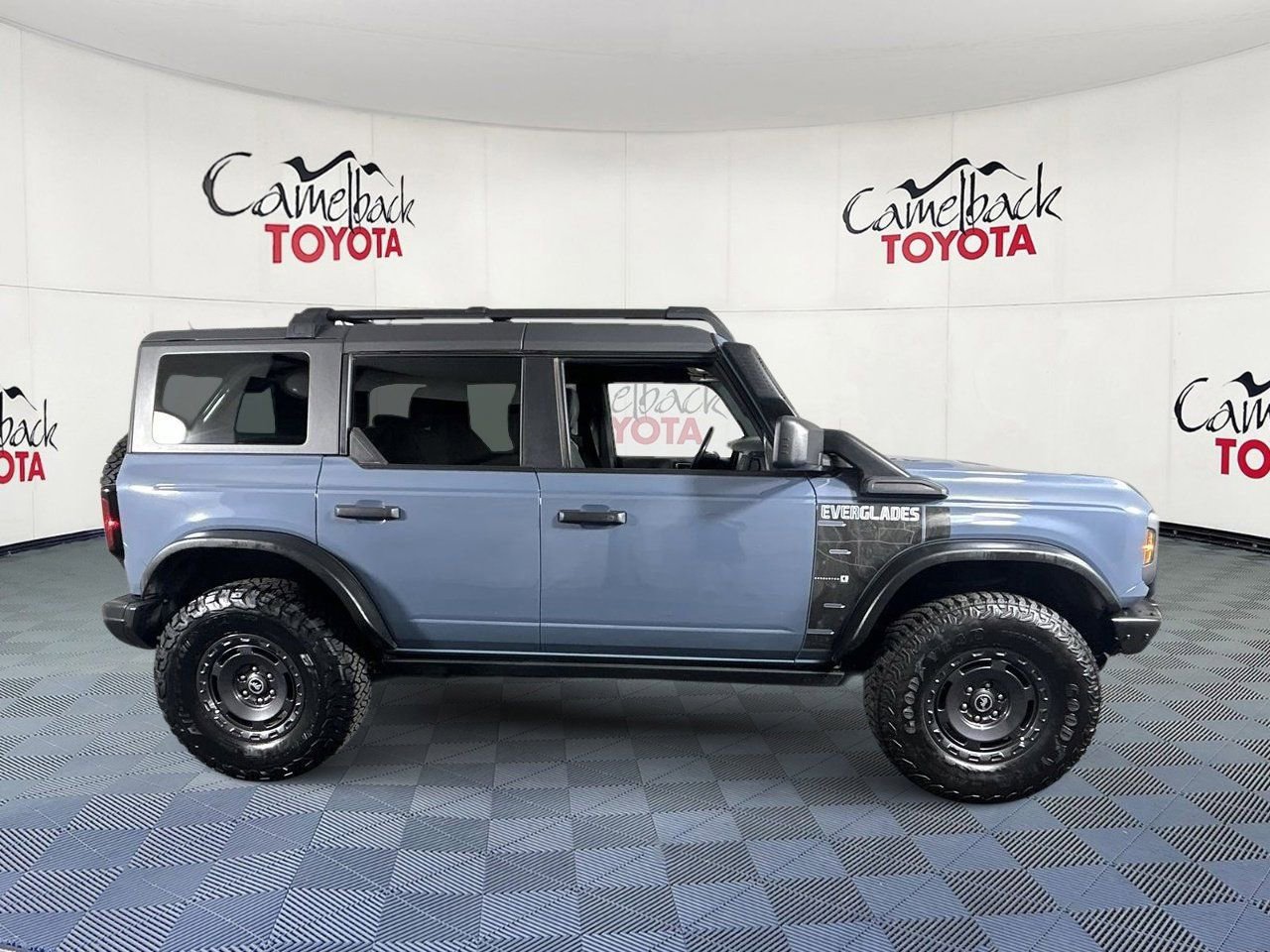 Used 2023 Ford Bronco Everglades image 8