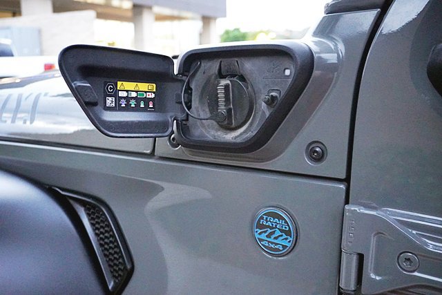 Used 2023 Jeep Wrangler Unlimited AWD/4WD image 35