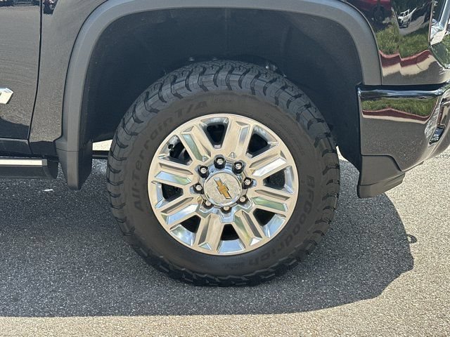 Used 2024 Chevrolet Silverado 2500 High Country w/ High Country Premium Package AWD/4WD image 14