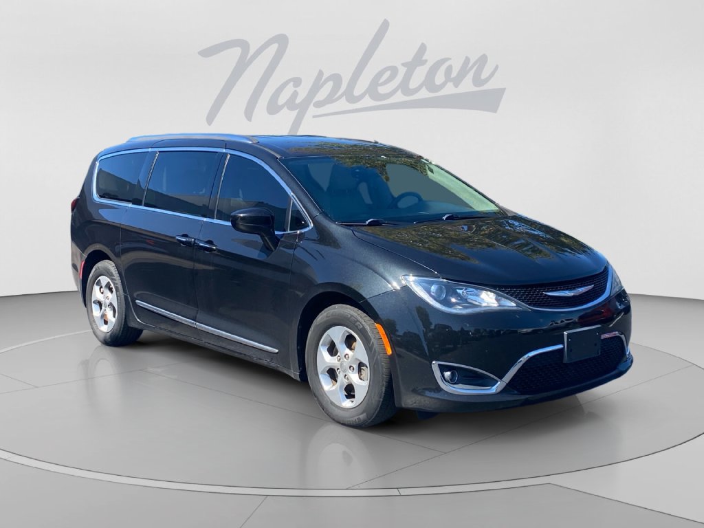 Used 2017 Chrysler Pacifica Touring-L Plus FWD image 8