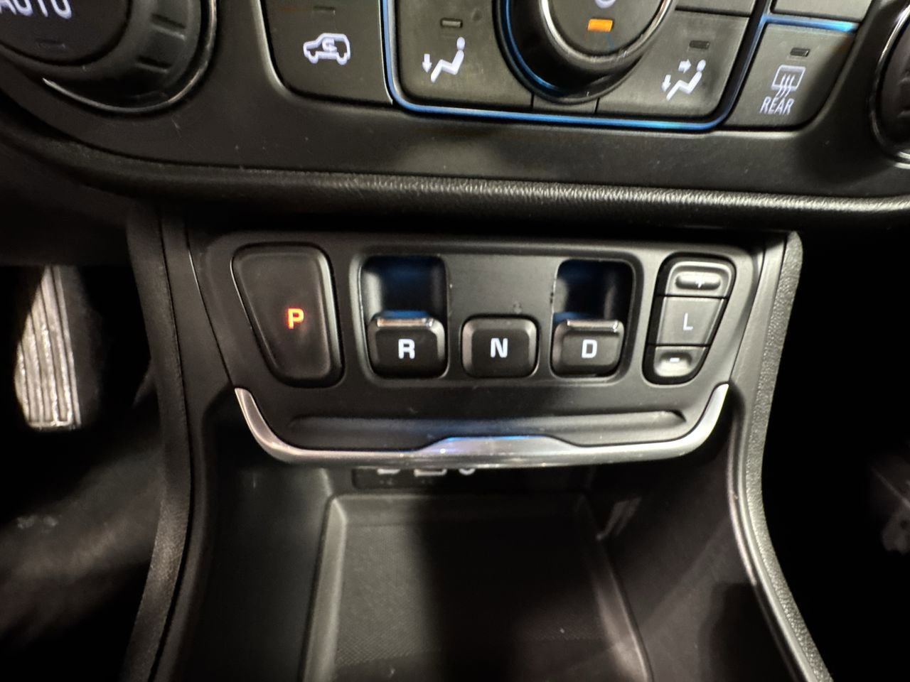 Used 2018 GMC Terrain Denali w/ Advanced Safety Package image 28