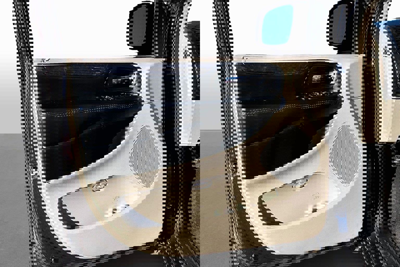 Used 2018 Dodge Grand Caravan SE w/ UConnect Hands-Free Group image 16