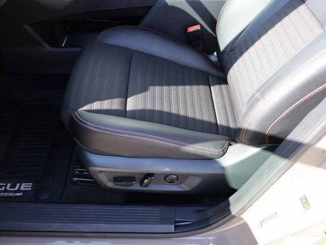 Used 2026 Nissan Rogue SV image 42