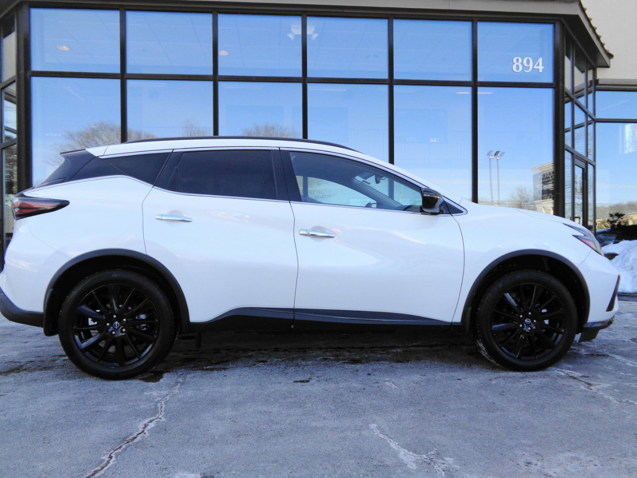 Used 2023 Nissan Murano SV w/ SV Midnight Edition Package image 4