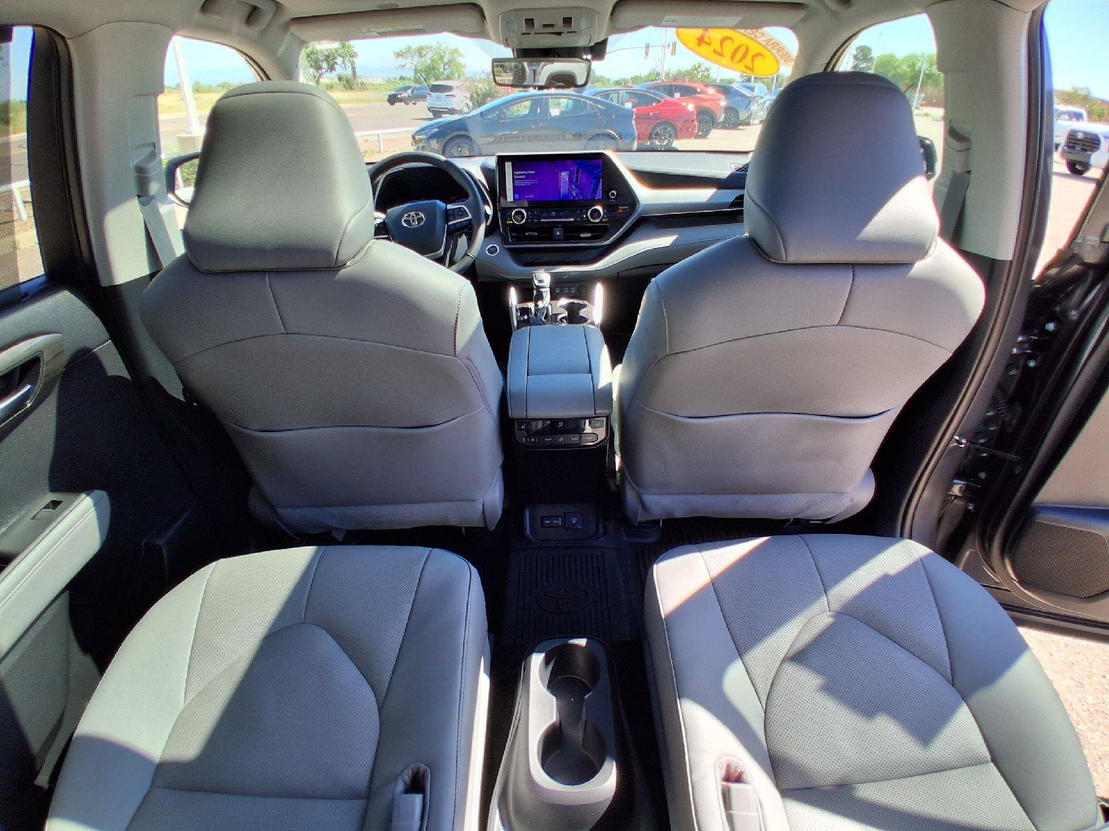 Certified 2024 Toyota Highlander Platinum AWD/4WD image 28